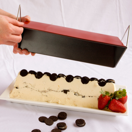 cake with cookies from v-mould baking tin