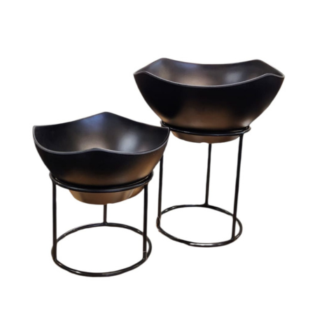 riser with black bowls