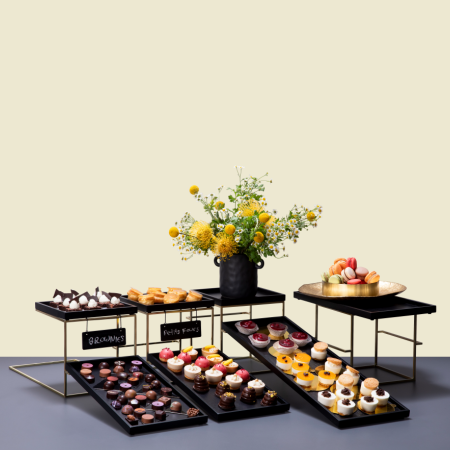 Dessert display on a display stand riser