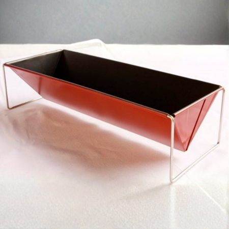 red baking tin